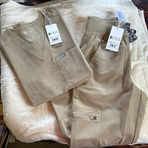 SET! Figs caterina top in XXS & Zamora high waisted XXS joggers.